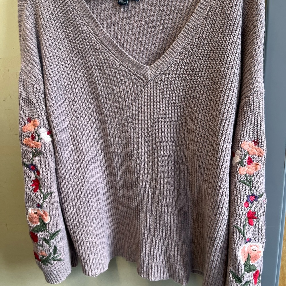 American Eagle Outfitters Mauve V-Neck Sweater with Floral Embroidery L euc